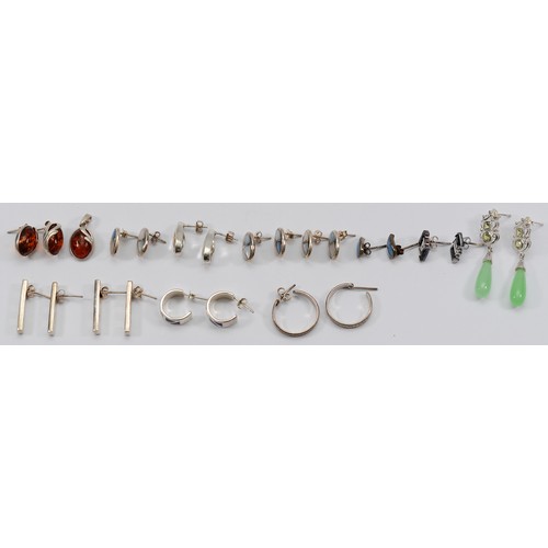 189 - Twelve pairs of 925 silver gemset earrings with scroll backs, 50g
