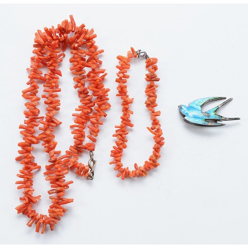 205 - A branch coral necklace, 50cm, a matching bracelet, 18cm and an enamel swallow brooch (3)