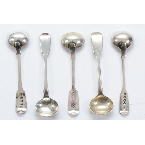 215 - A collection of five Georgian and later silver fiddle pattern salt spoons, London 1833, 1833, 1833, ... 
