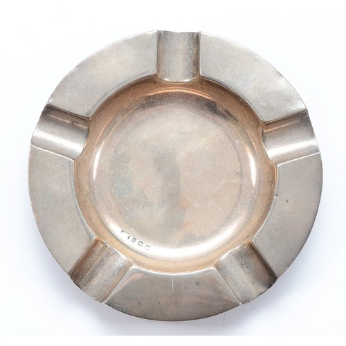 236 - A silver circular ashtray having five cigarette rests, Birmingham 1911, 84gm, 13cm.