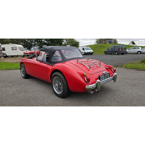 261 - 1961 MGA 1600 Mk I LHD, 1588cc. Registration number 201 UYU. Chassis Number G-HNL 95461. Engine numb... 