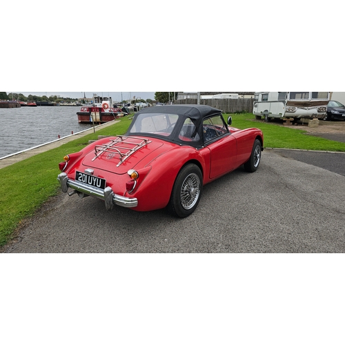 261 - 1961 MGA 1600 Mk I LHD, 1588cc. Registration number 201 UYU. Chassis Number G-HNL 95461. Engine numb... 