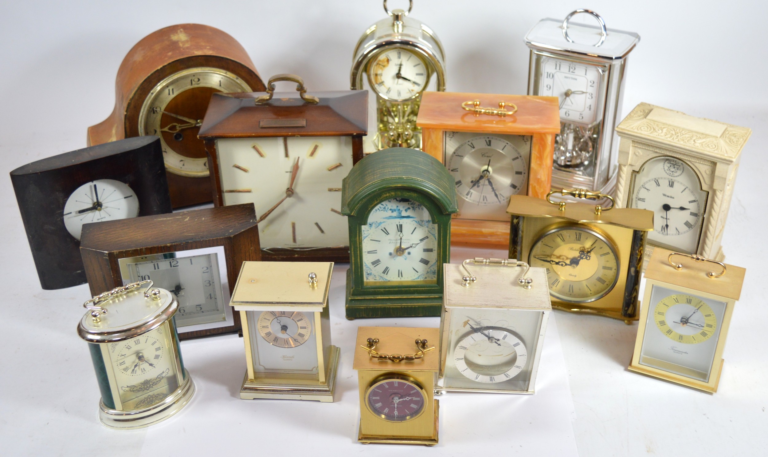 A collection of 20th century and later clocks, to include mantel clocks ...