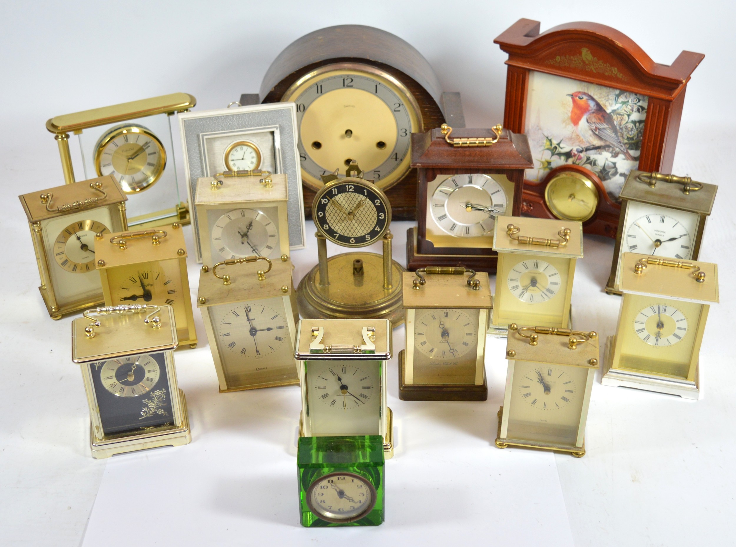 A collection of 20th century and later clocks, to include mantel clocks ...
