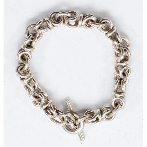 106 - A silver bracelet with T bar closure, Edinburgh 2005, 19cm, 43g