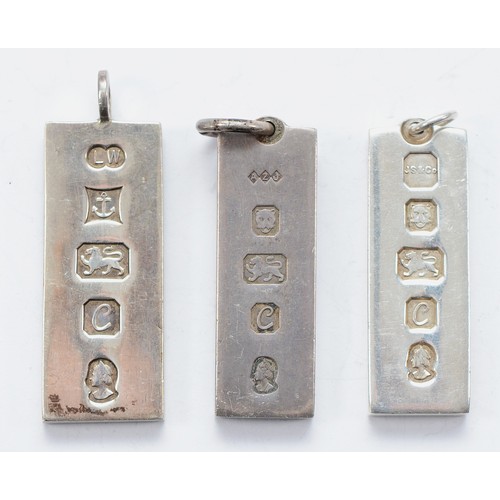 112 - Three silver ingot pendants, Birmingham and London 1977, 95g