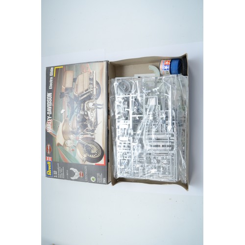 26 - Heller, Ferrari 512s, ref 734, scale 1:24, appears complete although the tub and engine cover, winds... 