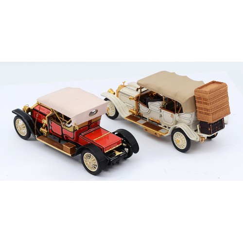 36 - Franklin Mint model 1910 Rolls Royce Silver Ghost, in red, with picnic basket, together with a 1911 ... 