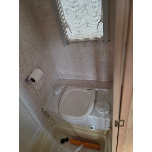 283 - c. mid 1990's Compass Rallye GTE 400/2 caravan, 2 berth, with gas heater, cooker, four burner hob, f... 