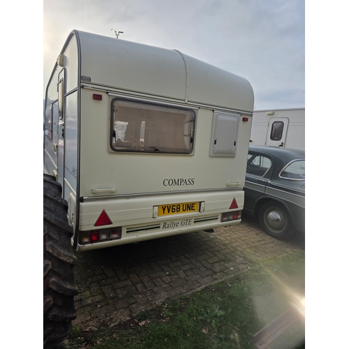 283 - c. mid 1990's Compass Rallye GTE 400/2 caravan, 2 berth, with gas heater, cooker, four burner hob, f... 