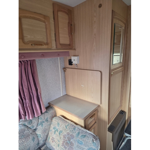 283 - c. mid 1990's Compass Rallye GTE 400/2 caravan, 2 berth, with gas heater, cooker, four burner hob, f... 
