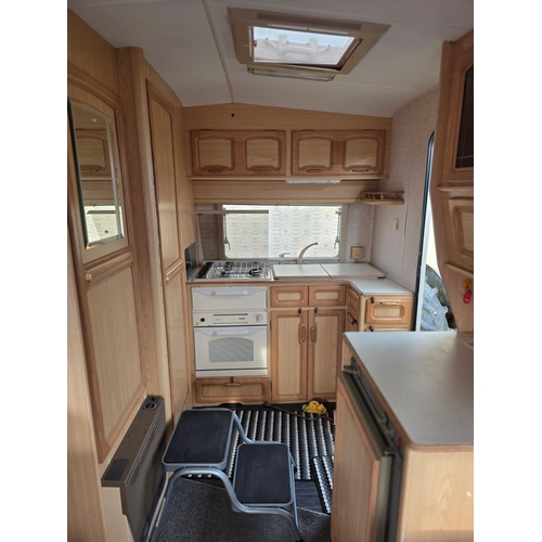283 - c. mid 1990's Compass Rallye GTE 400/2 caravan, 2 berth, with gas heater, cooker, four burner hob, f... 