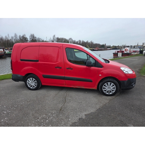 2014 Peugeot Partner 750 S L2 HDI ex Post Office van. Registration ...