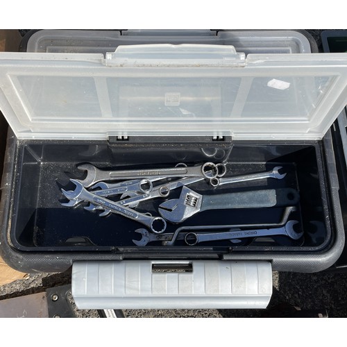 41 - A collection of primarily hand tools, to include long arm pop riveter, cordless dremmel, amongst oth... 