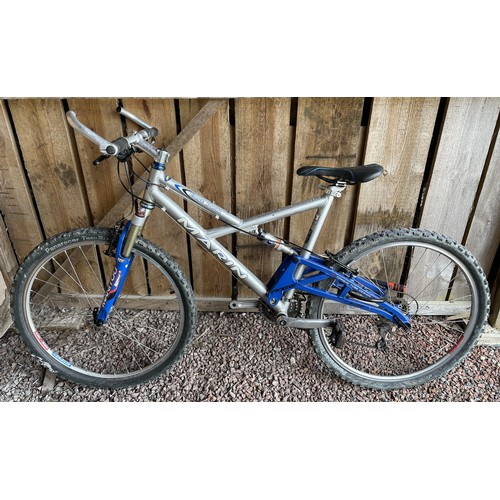 50 - A Marin East Peak mountain bike, with 8 gears.