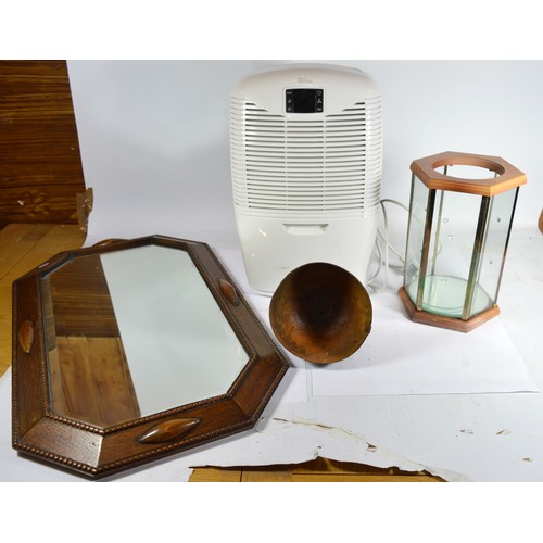 55 - A collection of homewares to include ceramics by Wedgwood, Copeland and Hornsea Pottery, glassware t... 