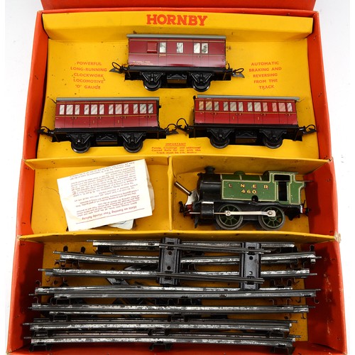 4 - An Hornby 0 gauge tinplate clockwork train goods set, No.51, circa 1920s/30s, comprising LNER clockw... 