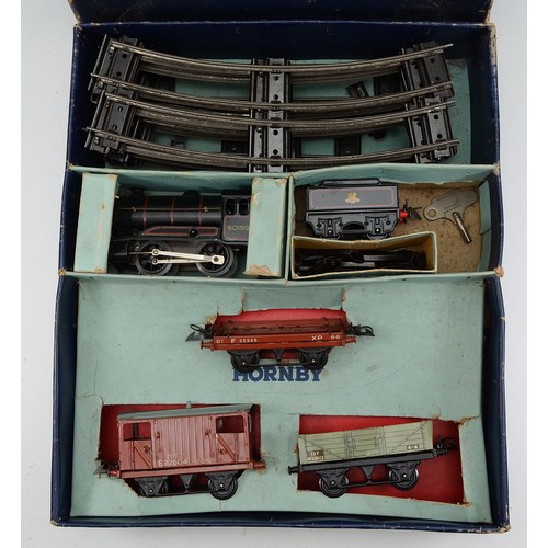 5 - An Hornby 0 gauge tinplate clockwork train goods set, No.50, circa 1920s/30s, comprising clockwork l... 