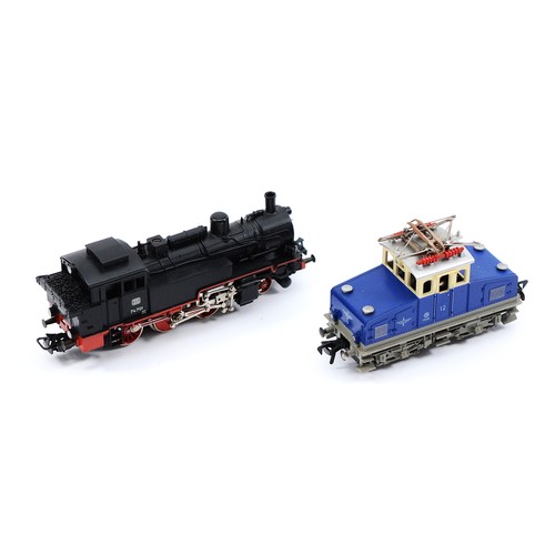 6 - A boxed Fleischmann of Germany HO scale electric locomotive 4305, together with a boxed Marklin 3095... 