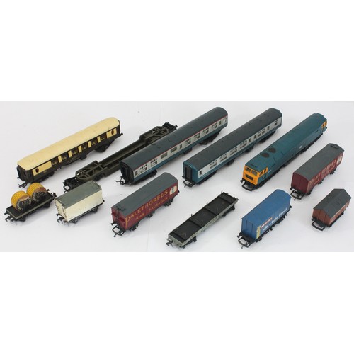 29 - Hornby, a 00 gauge BR Class 50 loco 47421, with 00 gauge track and rolling stock, some boxed