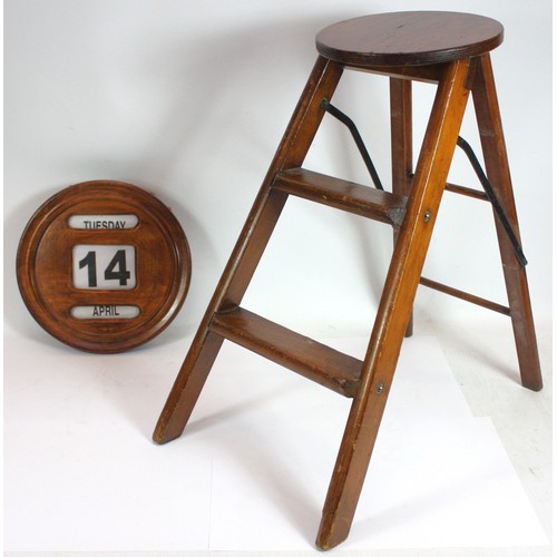 249 - A manual operated oak perpetual wall calendar with linen scroll for day, month and date 30.5cm diame... 