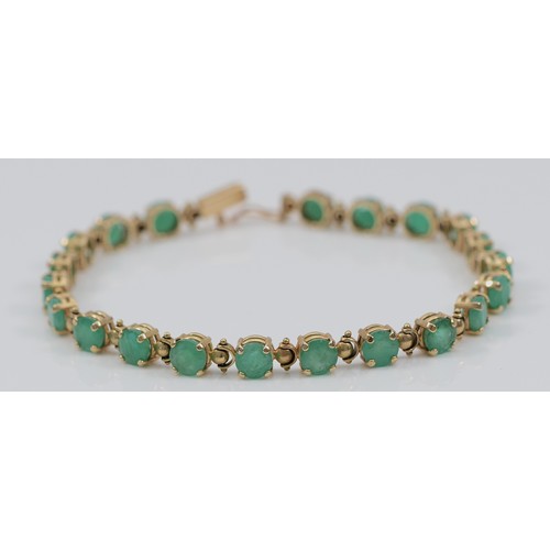A 9ct gold emerald bracelet, 18cm, clasp at fault, 7.7g