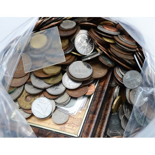 253 - Three £5 coins,  30 x crowns, an 1797 cartwheel penny, various commemorative coins and a large quant... 