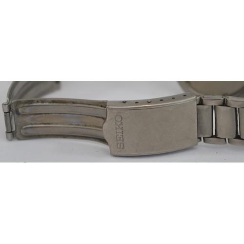461 - Seiko Titatnium, a stainless steel quartz date gentleman's wristwatch, ref 7N42-8090, black dial hav... 