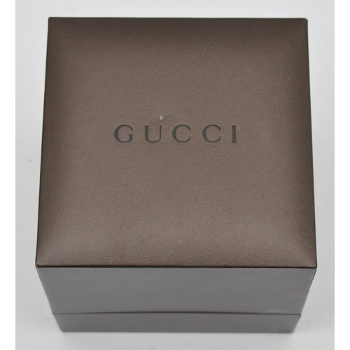 463 - Gucci 7800L, a stainless steel quartz ladies wristwatch, black dial with silver tone batons, integra... 