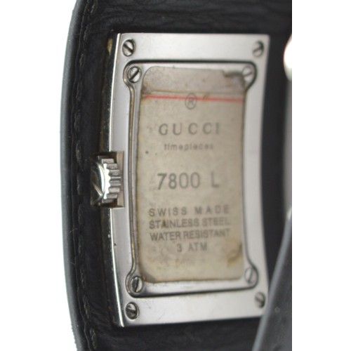 463 - Gucci 7800L, a stainless steel quartz ladies wristwatch, black dial with silver tone batons, integra... 