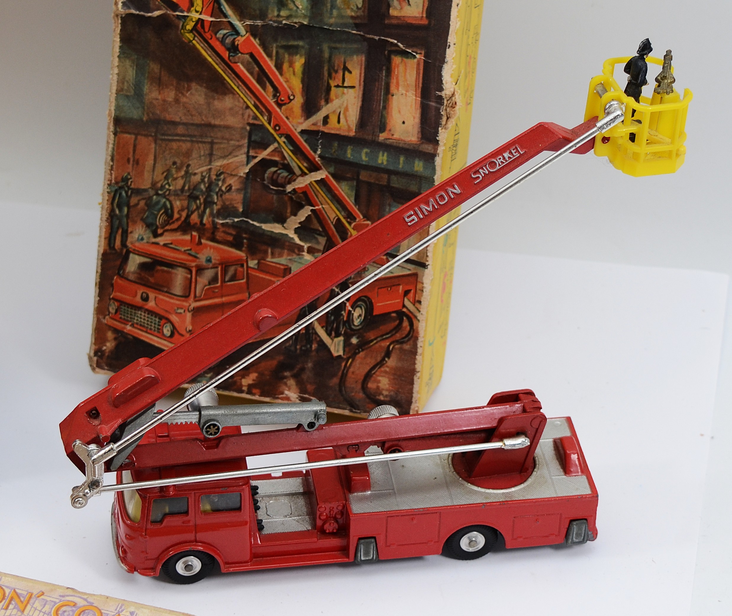 A boxed Corgi Major diecast model fire engine 'Simon Snorkel' number ...