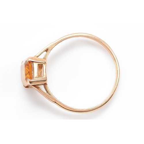 27 - A 9ct gold citrine dress ring, R 1/2, 2.7g