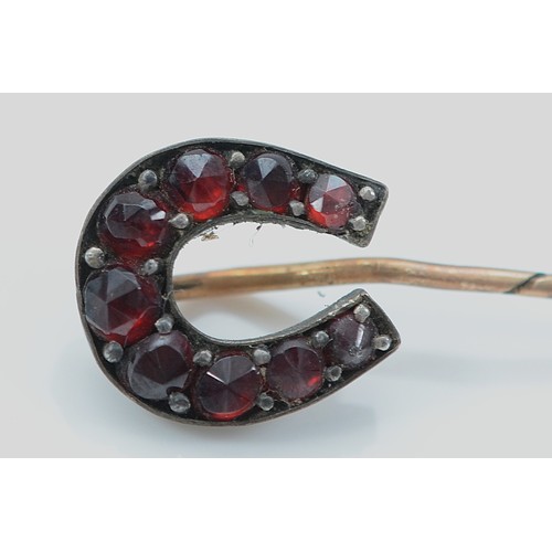 44 - An unmarked Victorian gold garnet stick pin, 1.2g