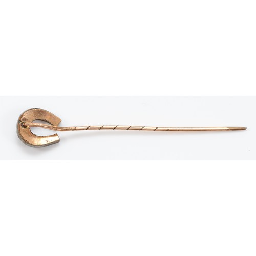 44 - An unmarked Victorian gold garnet stick pin, 1.2g