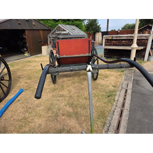  Bennington two wheel carriage, c.2005, with optional extra rear step fitted, to suit 14.2 - 15.2 hh,... 