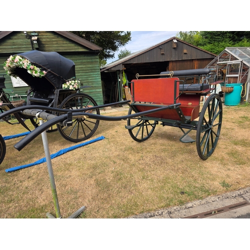  Bennington two wheel carriage, c.2005, with optional extra rear step fitted, to suit 14.2 - 15.2 hh,... 