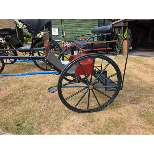  Bennington two wheel carriage, c.2005, with optional extra rear step fitted, to suit 14.2 - 15.2 hh,... 