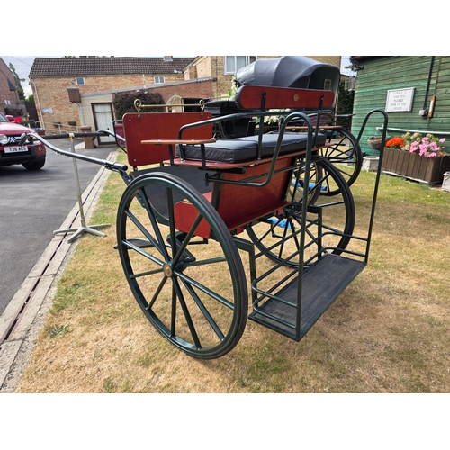  Bennington two wheel carriage, c.2005, with optional extra rear step fitted, to suit 14.2 - 15.2 hh,... 