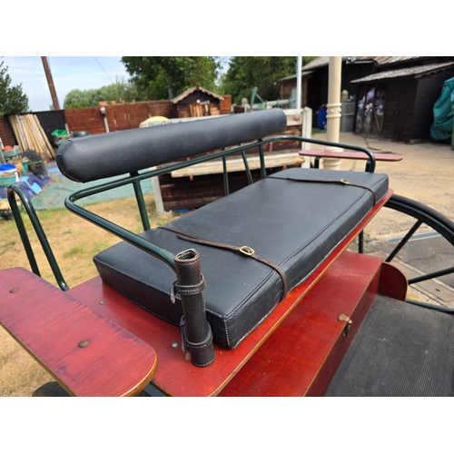  Bennington two wheel carriage, c.2005, with optional extra rear step fitted, to suit 14.2 - 15.2 hh,... 