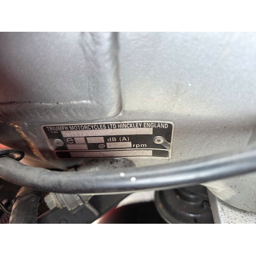 302 - 1999 Triumph Sprint ST, 955cc. Registration number T959 OKK. Vin number SMTTF600MGX088101. Engine nu... 