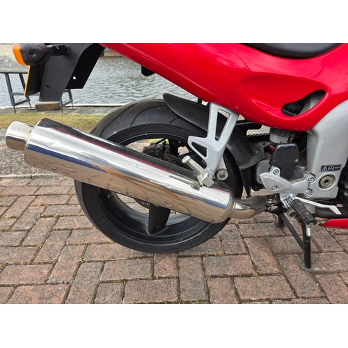 302 - 1999 Triumph Sprint ST, 955cc. Registration number T959 OKK. Vin number SMTTF600MGX088101. Engine nu... 