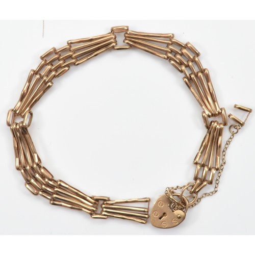 5 - A 9ct gold gate link bracelet with heart shaped padlock clasp, in need of repair, 18cm, 6.5g