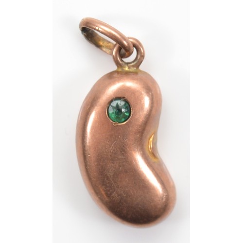 21 - A 9ct gold paste charm in the form of a bean, 1g