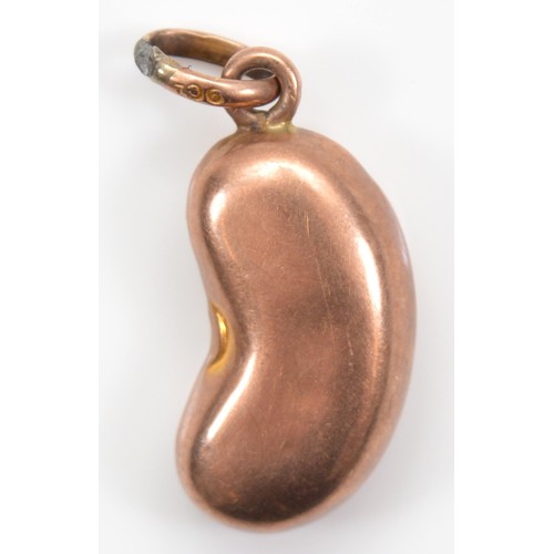 21 - A 9ct gold paste charm in the form of a bean, 1g