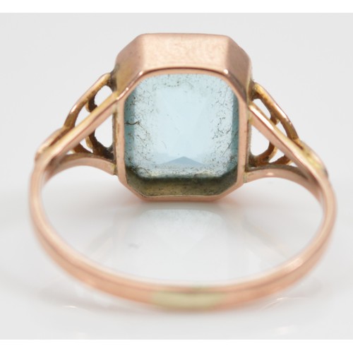 31 - A 9ct gold blue paste solitaire ring, L, 2g