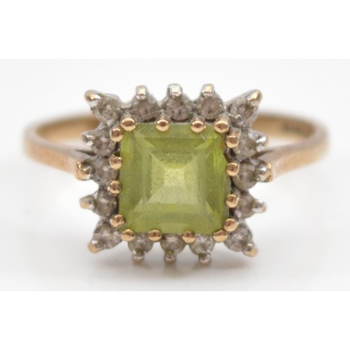 34 - A 9ct gold peridot and brilliant cut diamond square cluster ring, London 2004, K, 2.1g