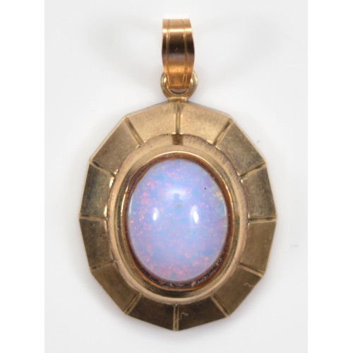 46 - A 9ct gold paste pendant, 20mm, 2.7g