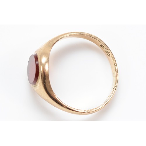 60 - A 9ct gold carnelian signet ring, London 1970, J, 2.7g