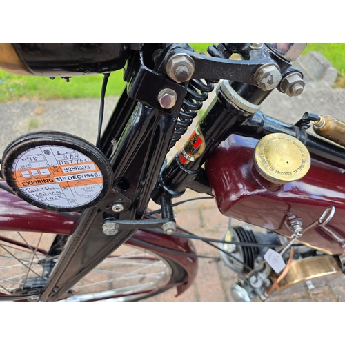 306 - 1946 Norman Autocycle, 98cc. Registration number DBT 950 (non transferrable). Frame number R512 (not... 