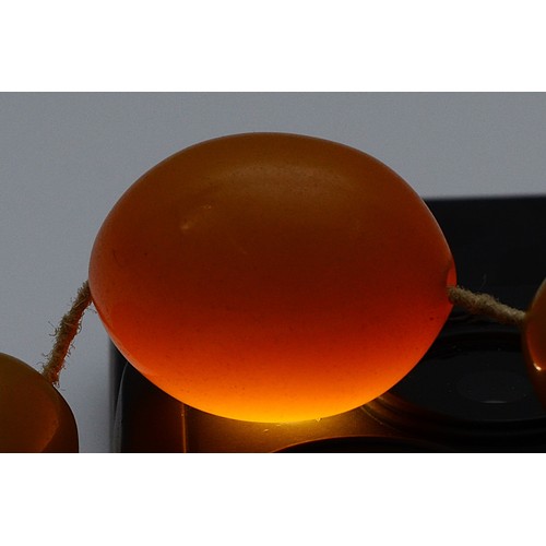54 - A Bakelite beaded necklace, graduating size beads, largest bead 22mm, screw closure, 95cm, 65g
